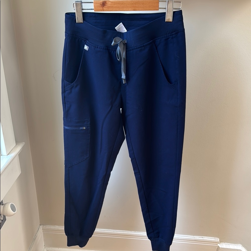 FIGS women’s Zamora jogger Scrub Pants